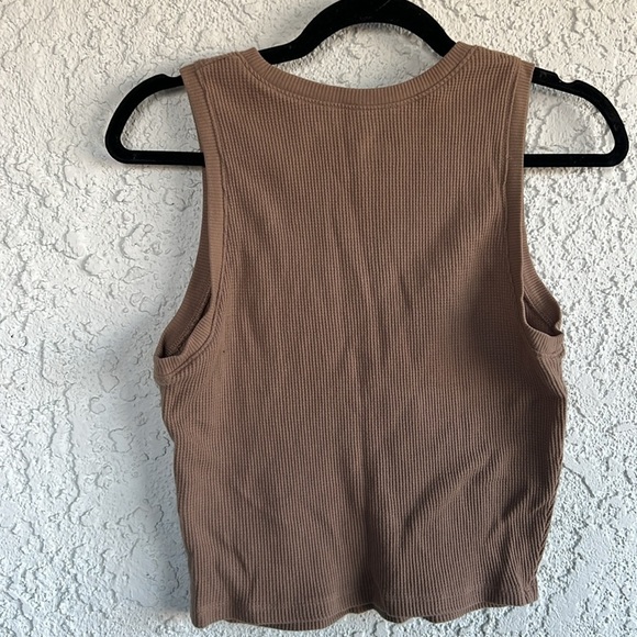 HOLLISTER  COLOR  TAN SIZE L - Picture 5 of 9